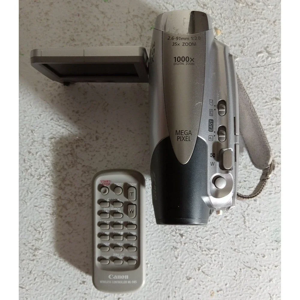 Canon ZR850 Mini DVD Camcorder With Remote, Charger